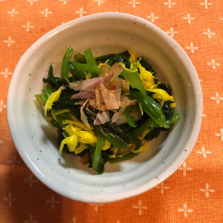 食用菊とほうれん草の和え物